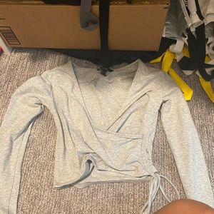 Long sleeve gray crop shirt